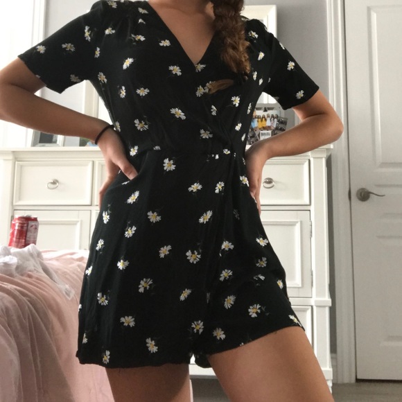 socialite flower wrap dress ☁️ - Picture 5 of 5